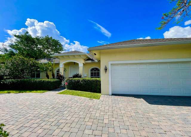 Property at 376 Forest Hill Blvd, West Palm Beach, FL 33405, 3 beds, 2 baths