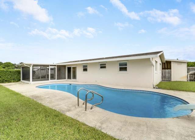 Property at 1362 Berkshire Dr, West Palm Beach, FL 33406, 3 beds, 2 baths