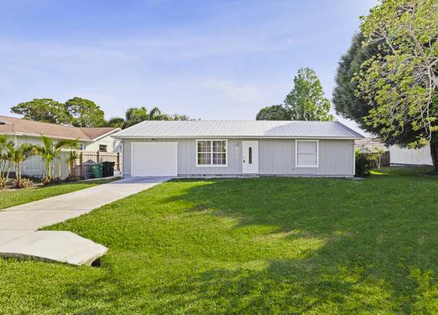 Property at 733 SE Academy Ln, Port Saint Lucie, FL 34984, 2 beds, 2 baths