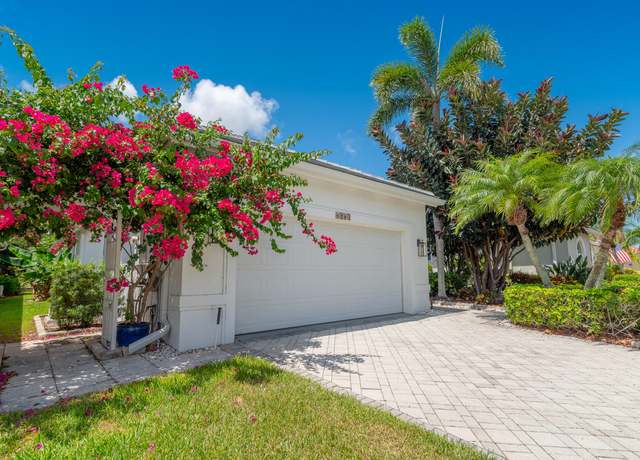 Property at 1513 SE Holyrood Ln, Port Saint Lucie, FL 34952, 3 beds, 2 baths