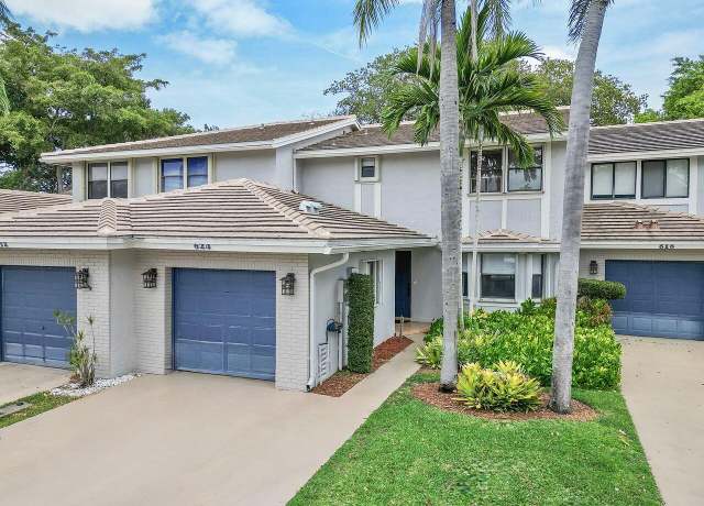 Property at 624 N Deer Creek Shore Dr N, Deerfield Beach, FL 33442, 3 beds, 2.5 baths
