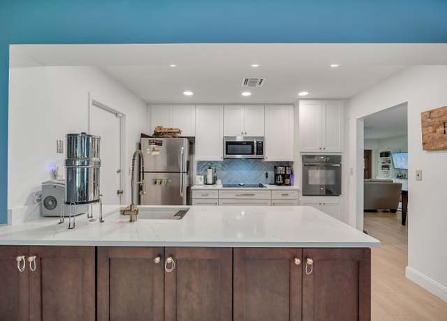 Property at 4886 Vilma Ln, West Palm Beach, FL 33417, 3 beds, 2 baths