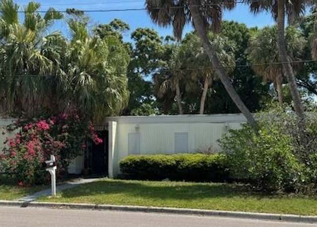 Property at 1210 S 10th St, Fort Pierce, FL 34950, 3 beds, 3 baths