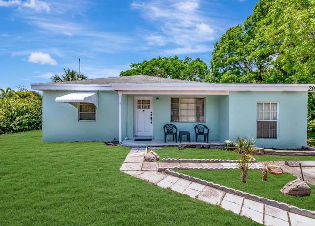 Property at 216 NE 14th St, Delray Beach, FL 33444, 3 beds, 1 bath