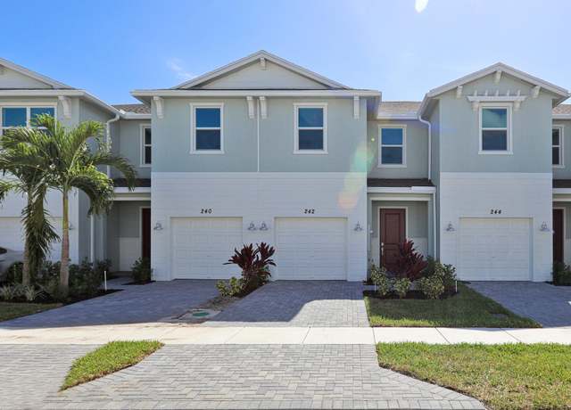 Property at 242 SE Woodbark St, Port Saint Lucie, FL 34984, 3 beds, 2.5 baths