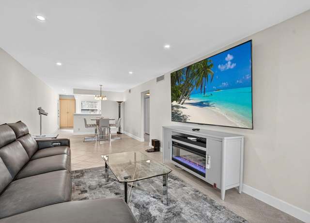 Property at 1090 Guildford E #1090, Boca Raton, FL 33434, 2 beds, 2 baths