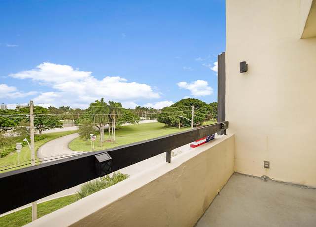 Property at 1401 S Federal Hwy #411, Boca Raton, FL 33432, 1 bed, 1.5 baths