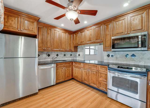 Property at 104 Lake Helen Dr, West Palm Beach, FL 33411, 2 beds, 2 baths