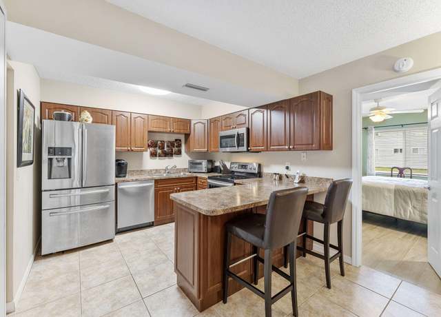 Property at 112 SE Village Dr #112, Port Saint Lucie, FL 34952, 3 beds, 2 baths