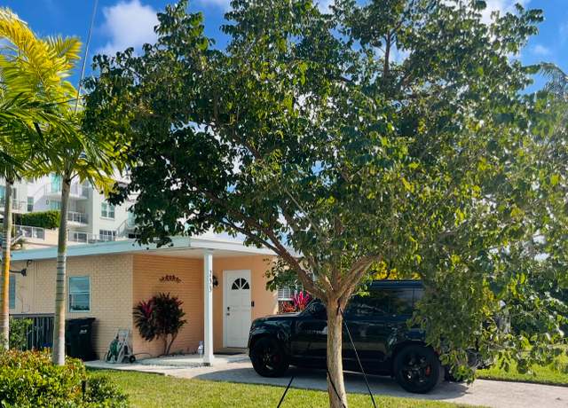 Property at 233 SE 4th Ave, Delray Beach, FL 33483, 3 beds, 2 baths