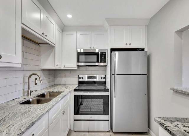 Property at 27 Camden B, West Palm Beach, FL 33417, 1 bed, 1 bath