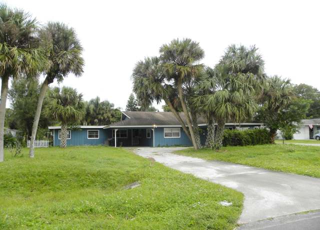 Property at 8206 Lakeland Blvd, Fort Pierce, FL 34951, 3 beds, 2 baths