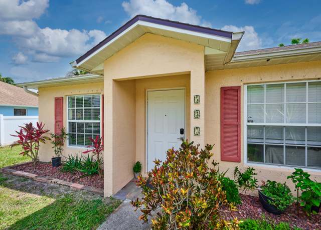 Property at 537 SW Hiawatha St, Port Saint Lucie, FL 34953, 3 beds, 2 baths