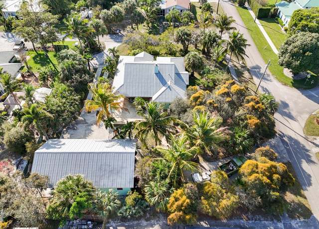 Property at 12090 SE Vesta Ave, Hobe Sound, FL 33455, 2 beds, 2.5 baths