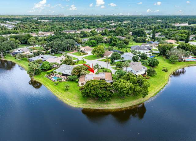 Property at 6231 Finsbury Ct, Palm Beach Gardens, FL 33418, 4 beds, 2.5 baths