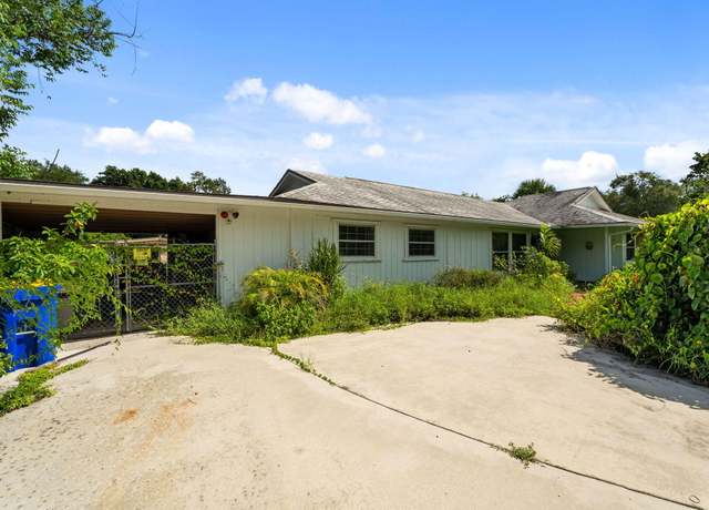 Property at 513 SW Fuge Rd, Stuart, FL 34997, 3 beds, 2 baths