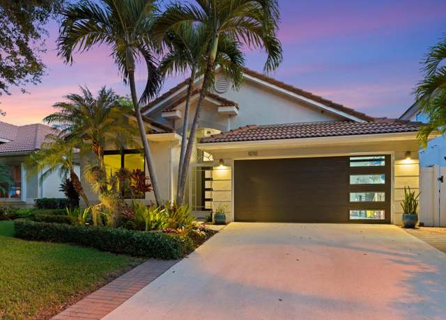 Property at 1010 Delray Lakes Dr, Delray Beach, FL 33444, 3 beds, 2 baths