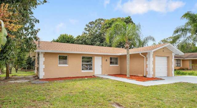 Photo of 380 SE Crosspoint Dr, Port Saint Lucie, FL 34983