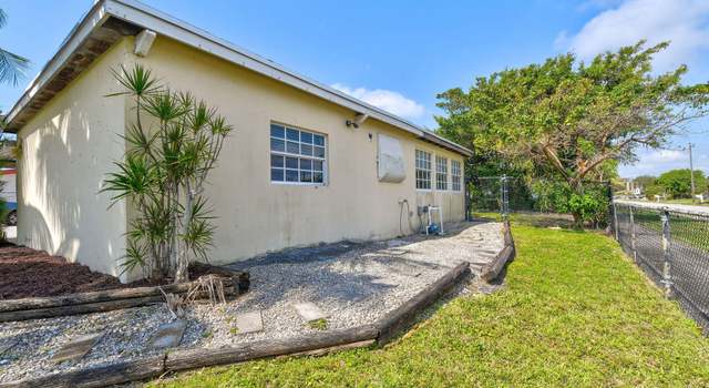 Photo of 139 N 12th St, Lantana, FL 33462