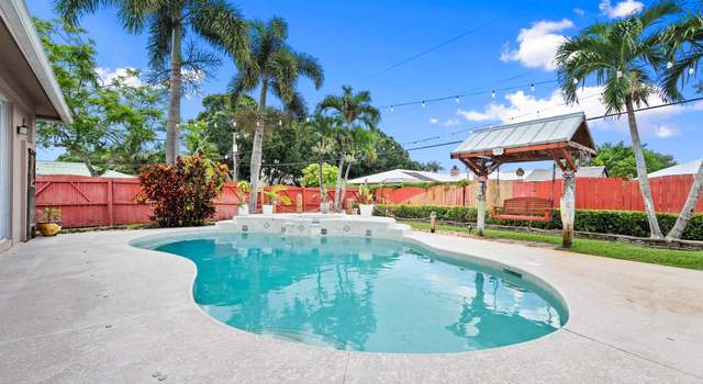 Photo of 762 SE Elwood Ave, Port Saint Lucie, FL 34983