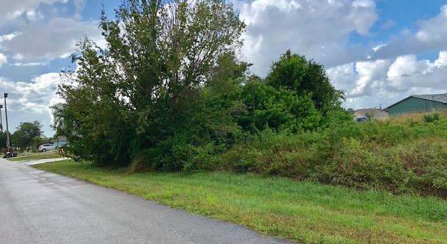 Photo of 693 SW Kenyoun St, Port Saint Lucie, FL 34983