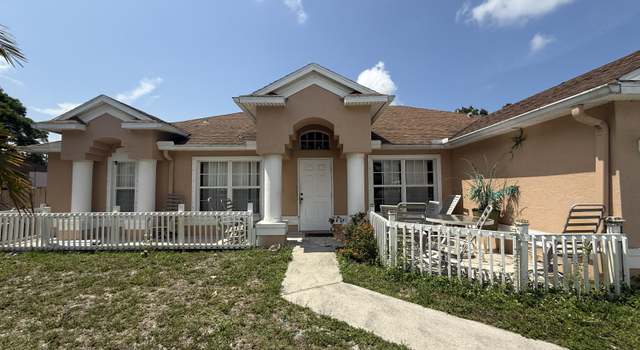 Photo of 416 SE Calmoso Dr, Port Saint Lucie, FL 34983
