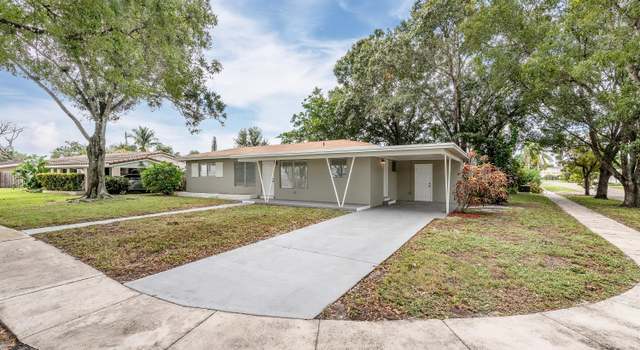 Photo of 811 W Country Club Cir, Plantation, FL 33317