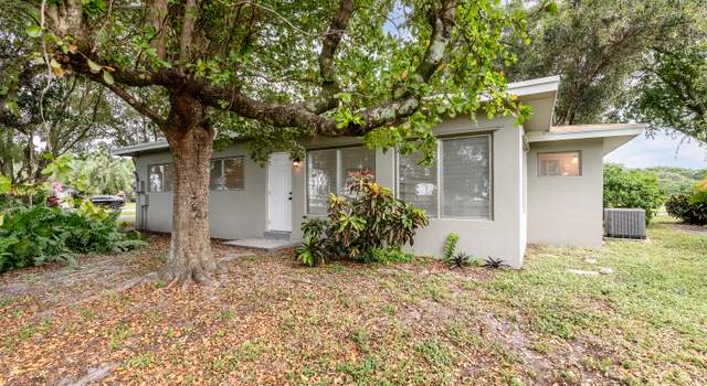 Photo of 811 W Country Club Cir, Plantation, FL 33317
