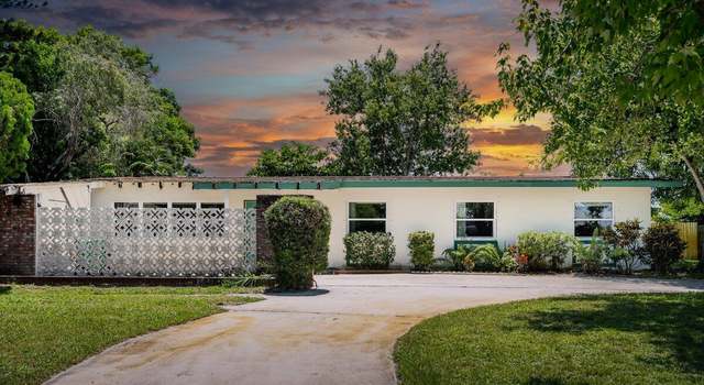 Photo of 426 SE Tranquilla Ave, Port Saint Lucie, FL 34983