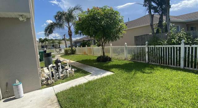 Photo of 991 SE Bywood Ave, Port Saint Lucie, FL 34983