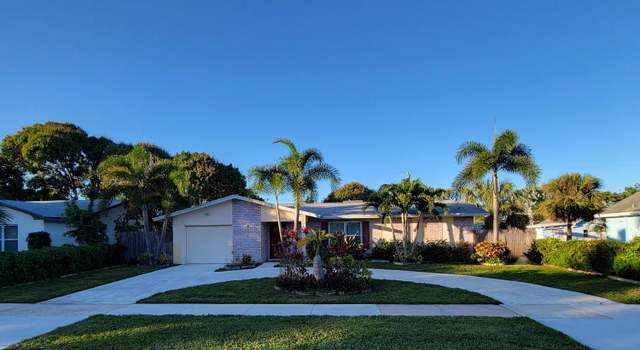 Photo of 421 Greenbriar Dr, Lake Park, FL 33403