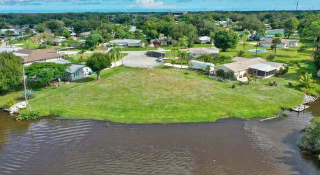 Photo of 305 SE Camino Ct, Port Saint Lucie, FL 34952