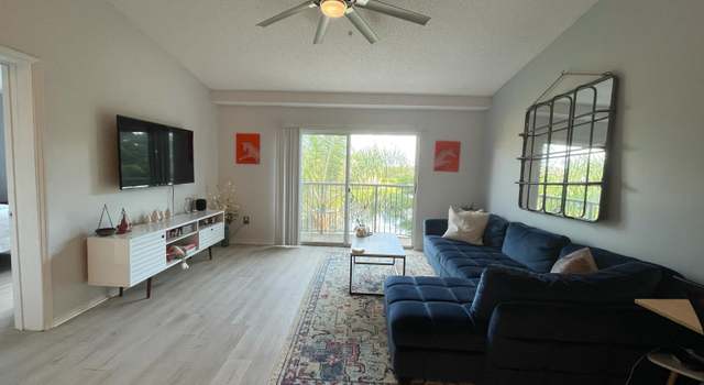 Photo of 300 Crestwood Ct N #318, Royal Palm Beach, FL 33411