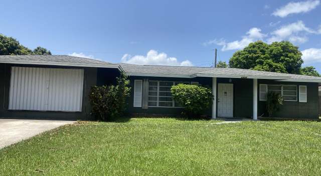 Photo of 2404 Holiday Ct, Fort Pierce, FL 34982