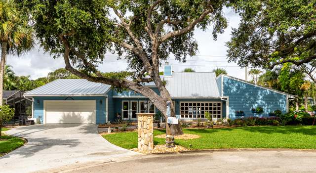 Photo of 2 Palm Ct, Stuart, FL 34996