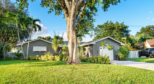 Photo of 1903 Central Ct, Lake Clarke Shores, FL 33406