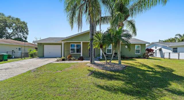 Photo of 422 SE Lamon Ln, Port Saint Lucie, FL 34983