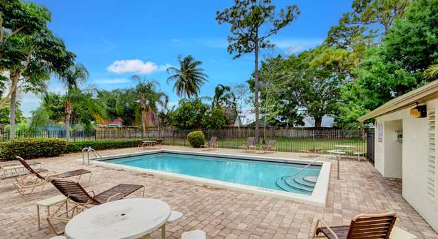 Photo of 12612 Shady Pines Ct, Wellington, FL 33414