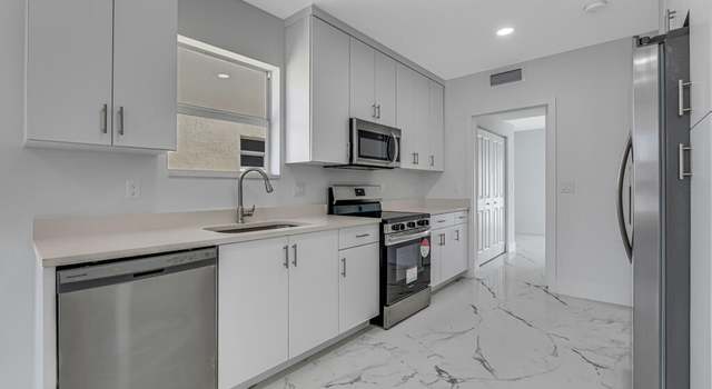 Property at 410 NW 13th Ave, Boynton Beach, FL 33435, 3 beds, 2.5 baths