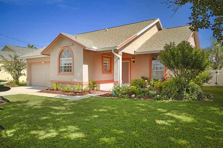 Photo of 6118 Lauderdale St Jupiter, FL 33458