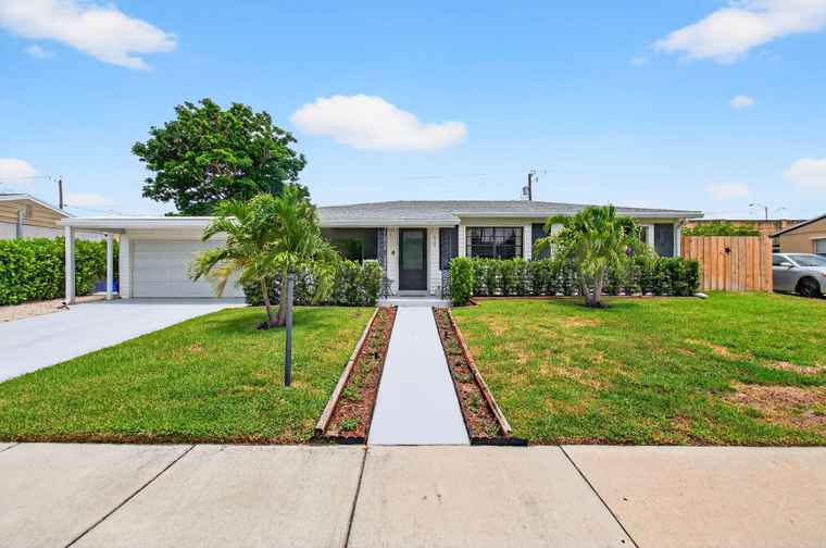 Photo of 826 Cochran Dr Lake Worth Beach, FL 33461