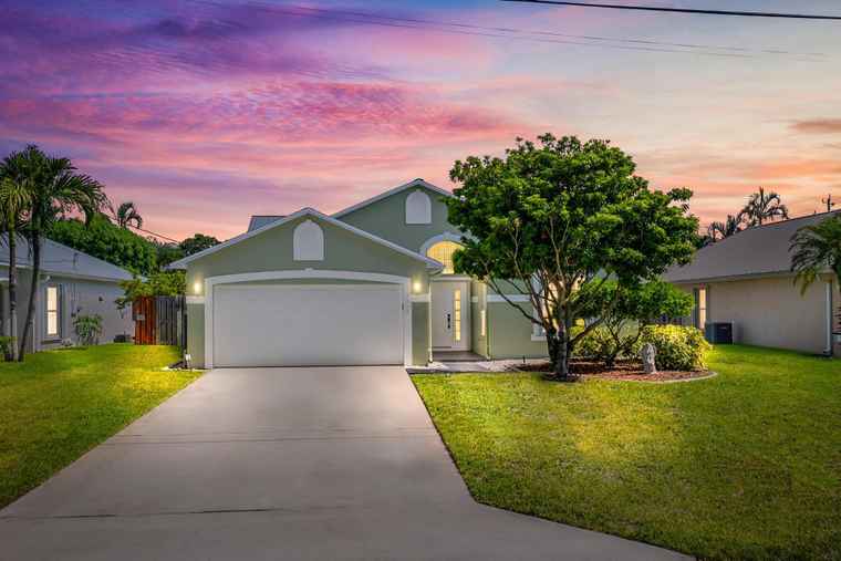 Photo of 6213 Lauderdale St Jupiter, FL 33458