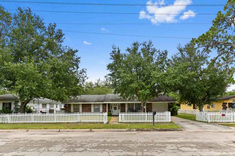 Photo of 2104 S 26th St Fort Pierce, FL 34947