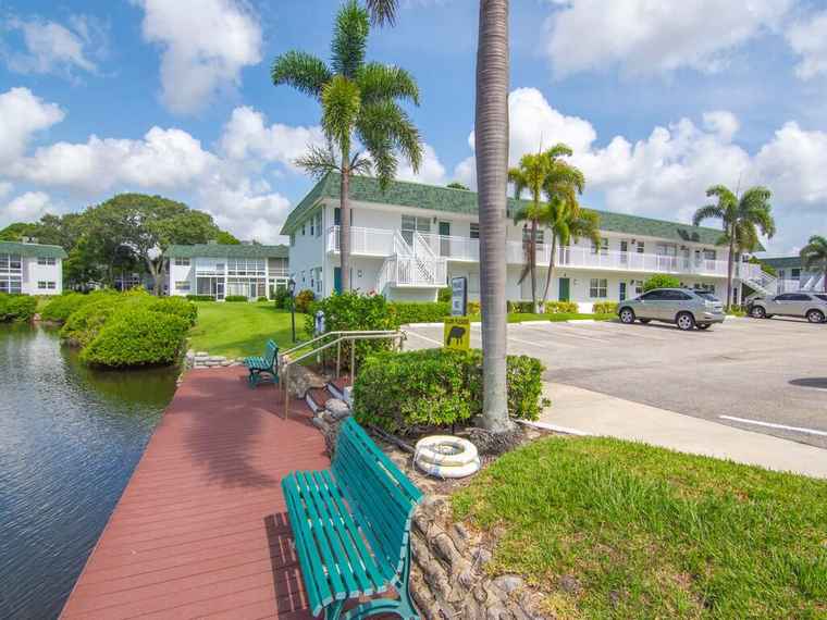 Photo of 2800 Indian River Blvd Unit J6 Vero Beach, FL 32960