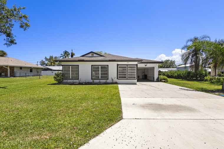 Photo of 1005 Coral St Fort Pierce, FL 34982