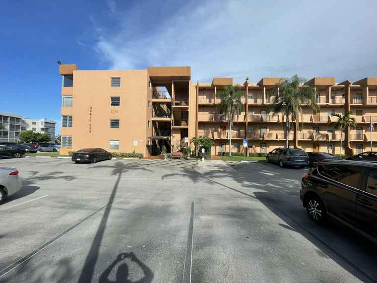 Photo of 3050 Sunrise Lakes Dr E #123 Sunrise, FL 33322