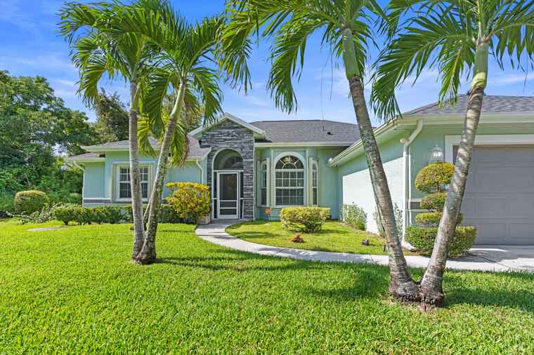 Photo of 1674 SW Escobar Ln Port Saint Lucie, FL 34953