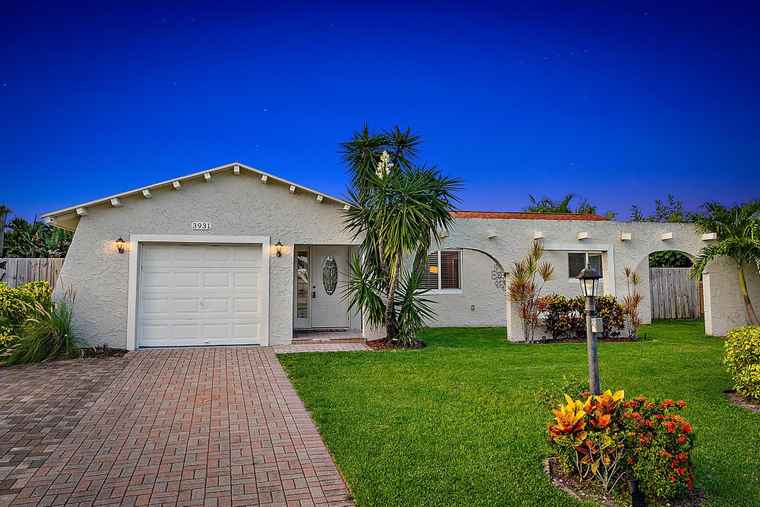 Photo of 3931 Flag Dr Palm Beach Gardens, FL 33410