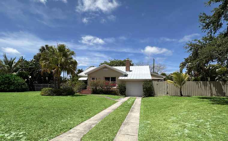 Photo of 1017 Colonial Rd Fort Pierce, FL 34950
