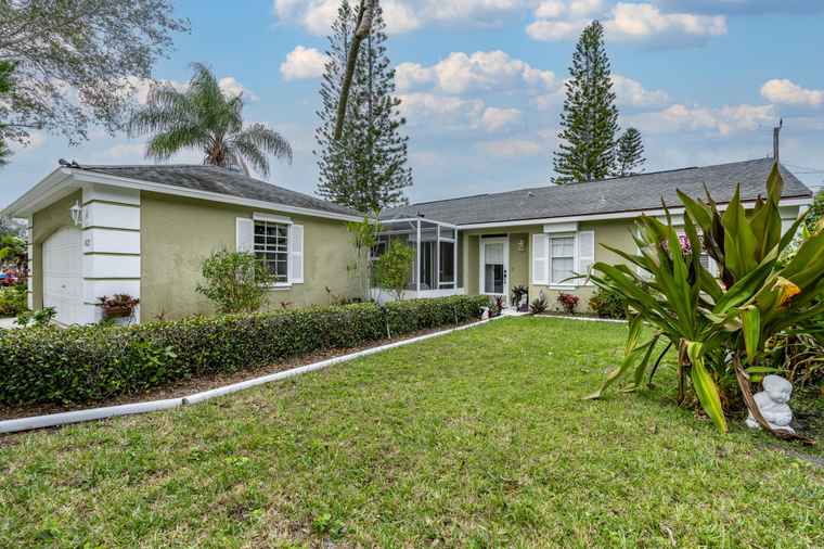 Photo of 1921 SE Gaskins Cir Port Saint Lucie, FL 34952